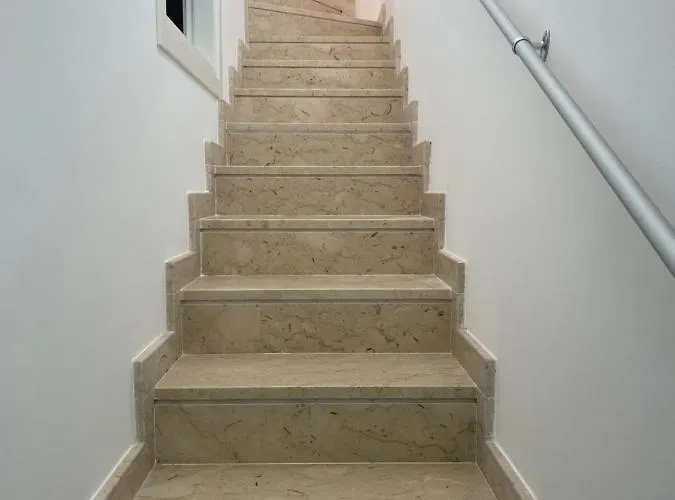 Nova Lux 펜션 쿠스토나치